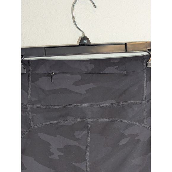 Sweaty Betty Power 6 inch Black Camo Shorts Zipper Front Size 8-10 - Picture 4 of 5